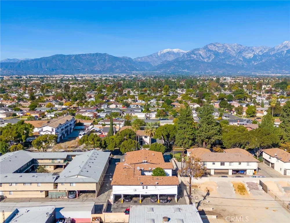 1425 W Stoneridge Court Ontario, CA 91762