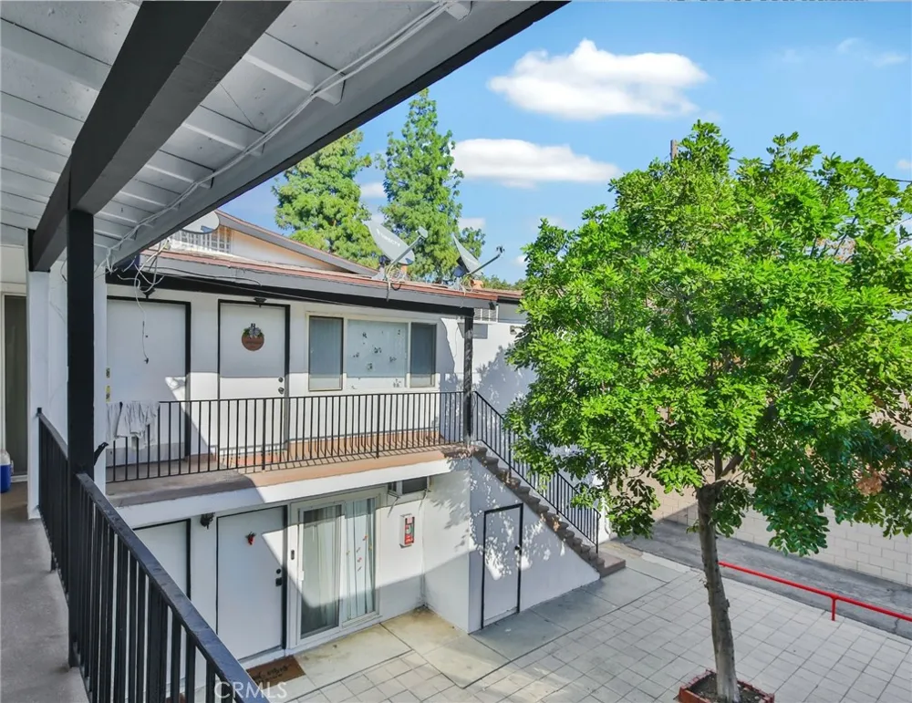 1425 W Stoneridge Court Ontario, CA 91762