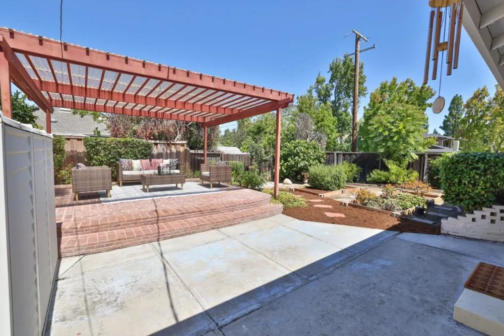 7453 De La Farge Drive Cupertino, CA 95014