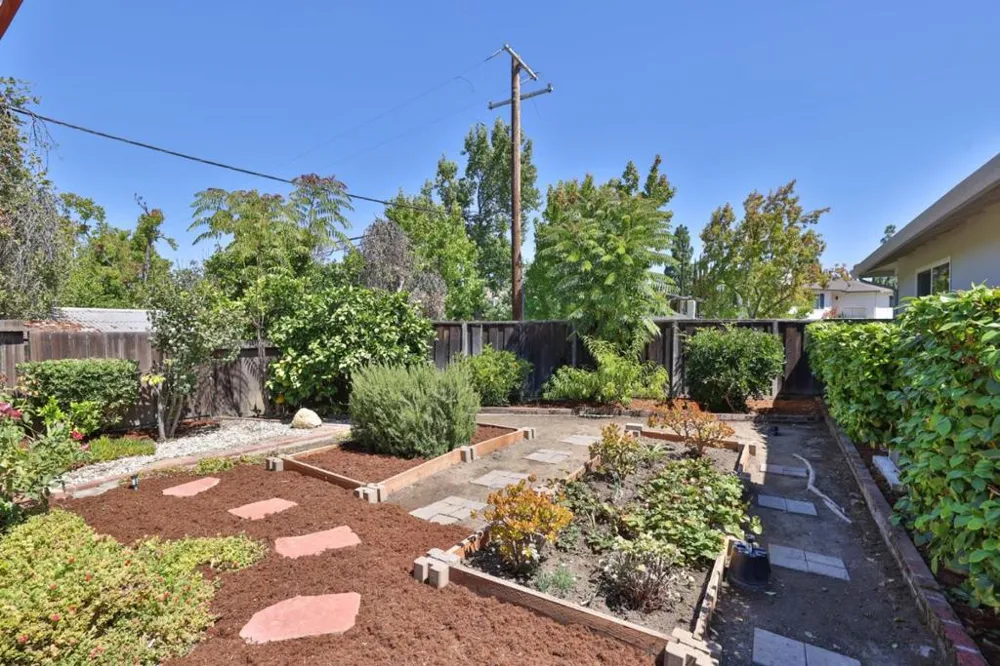 7453 De La Farge Drive Cupertino, CA 95014