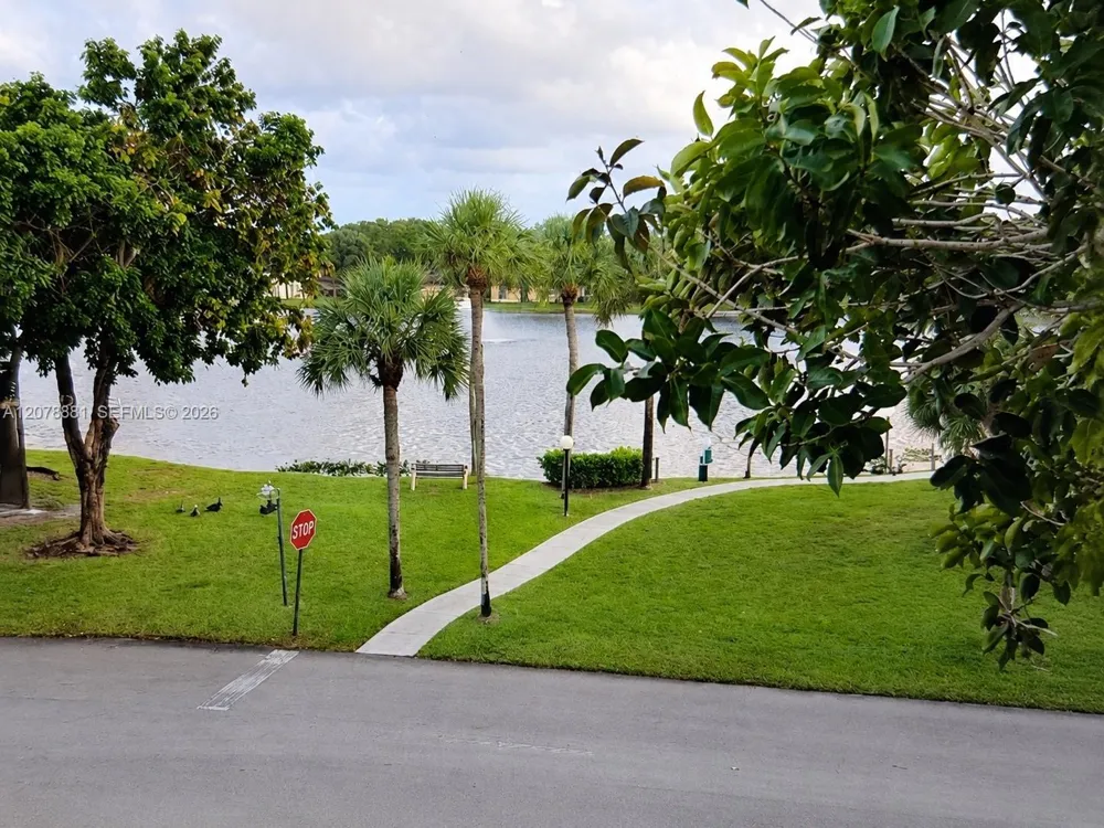 301 Cambridge Rd #306 Hollywood, FL 33024