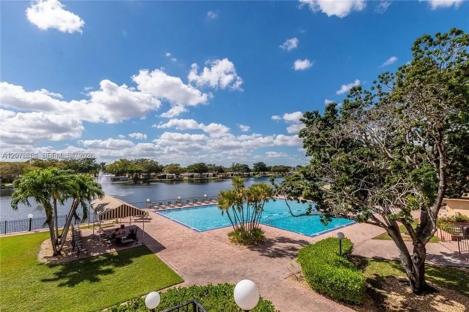 301 Cambridge Rd #306 Hollywood, FL 33024
