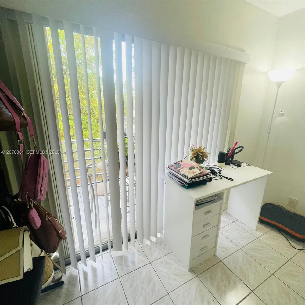 301 Cambridge Rd #306 Hollywood, FL 33024
