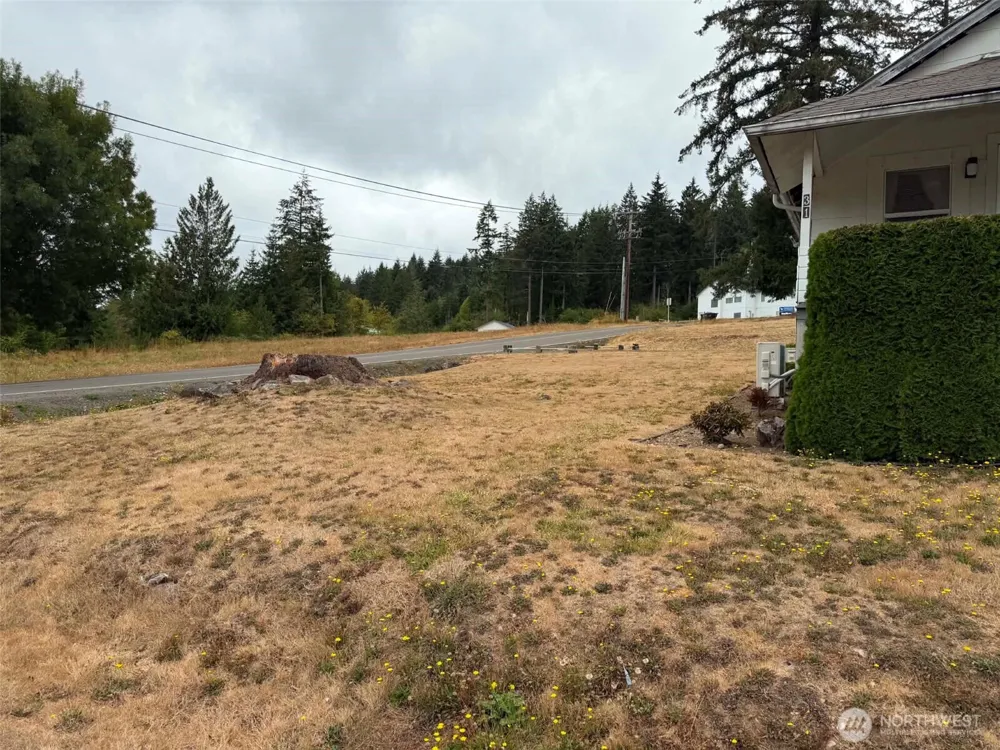 31 E North Wheelwright Street Allyn, WA 98524