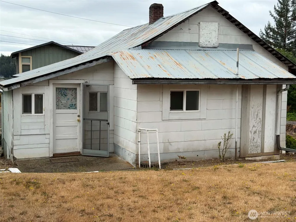 31 E North Wheelwright Street Allyn, WA 98524