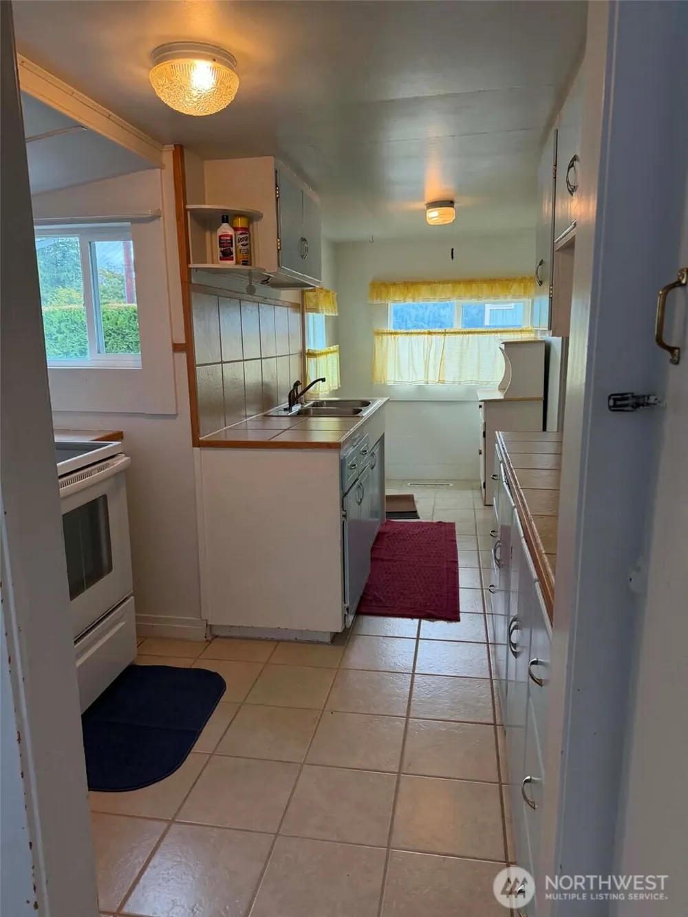 31 E North Wheelwright Street Allyn, WA 98524