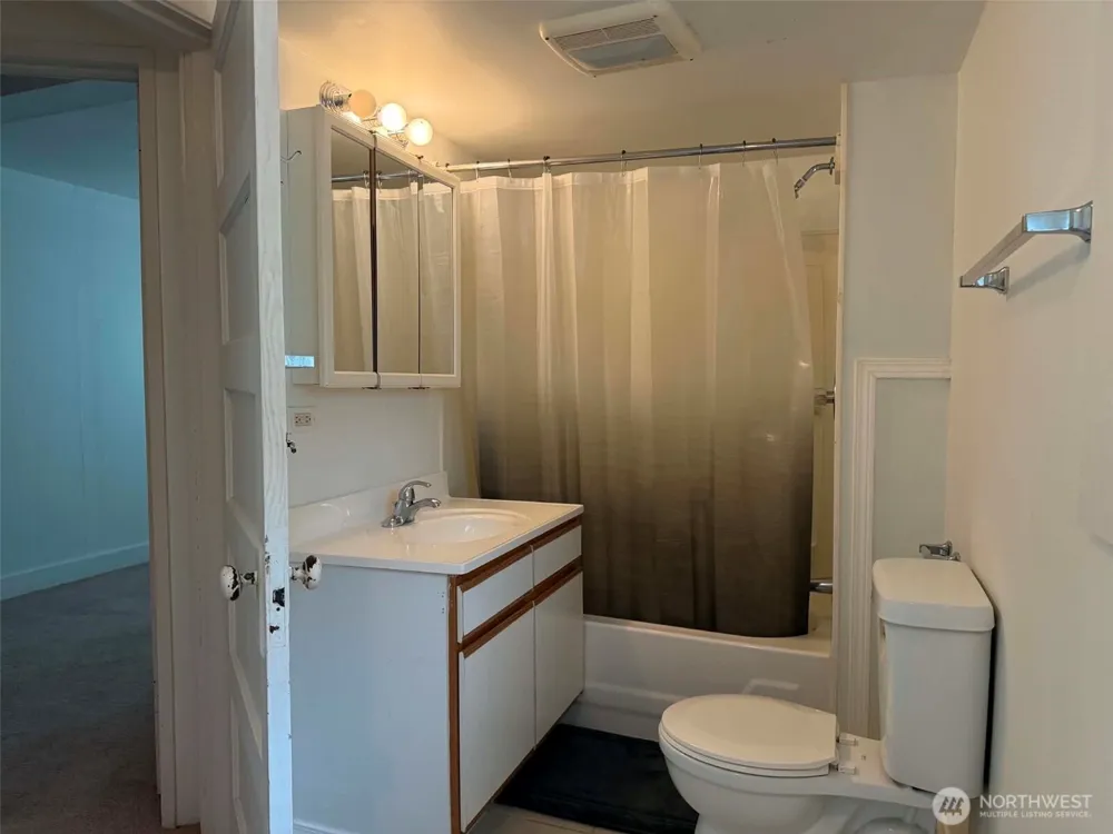 31 E North Wheelwright Street Allyn, WA 98524