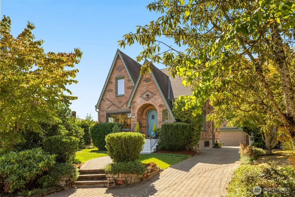 7963 Seward Park Avenue S Seattle, WA 98118