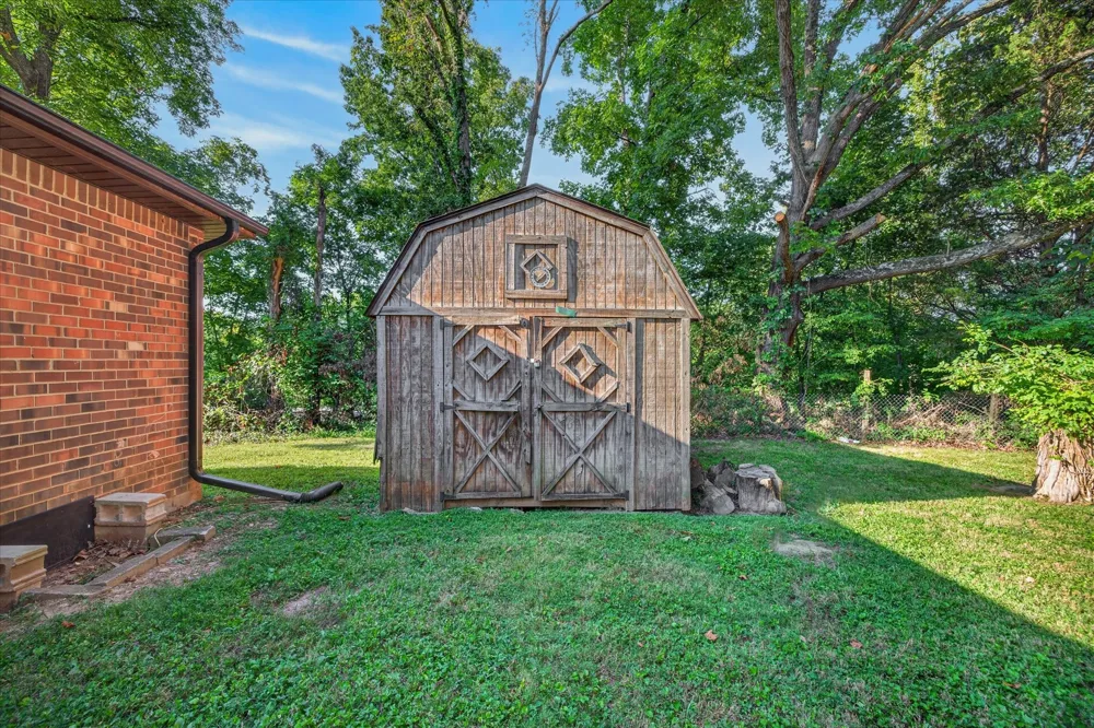 1325 Courtney Dr Clarksville, TN 37042