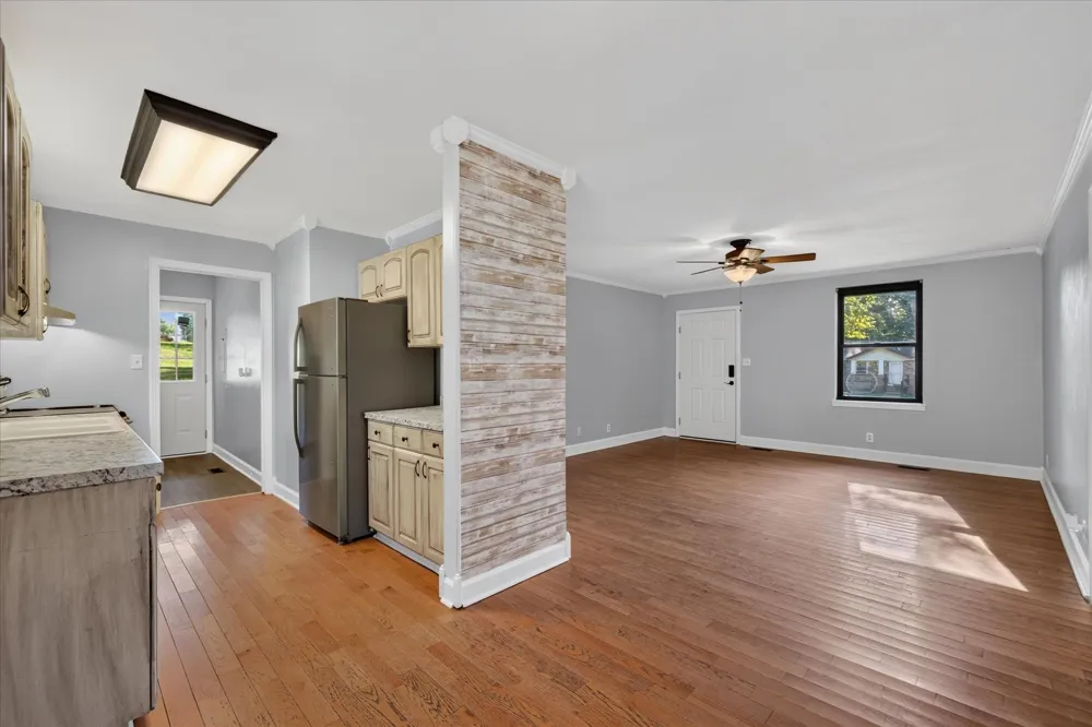 1325 Courtney Dr Clarksville, TN 37042