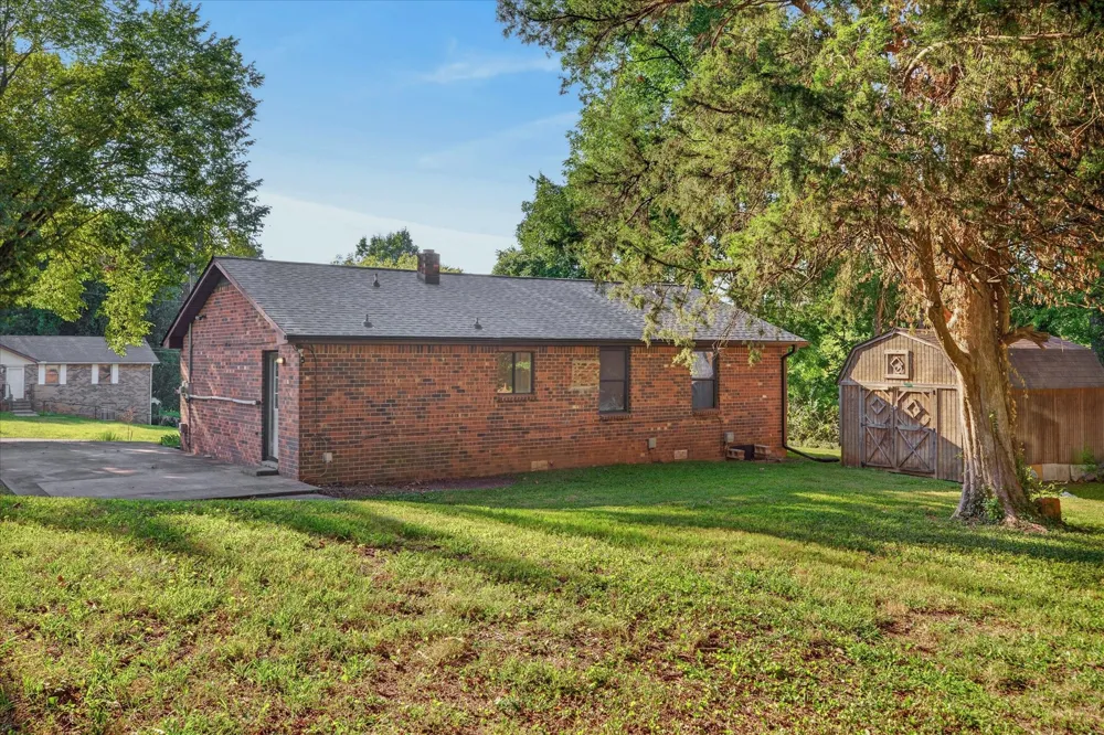 1325 Courtney Dr Clarksville, TN 37042