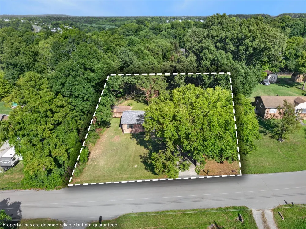 1325 Courtney Dr Clarksville, TN 37042
