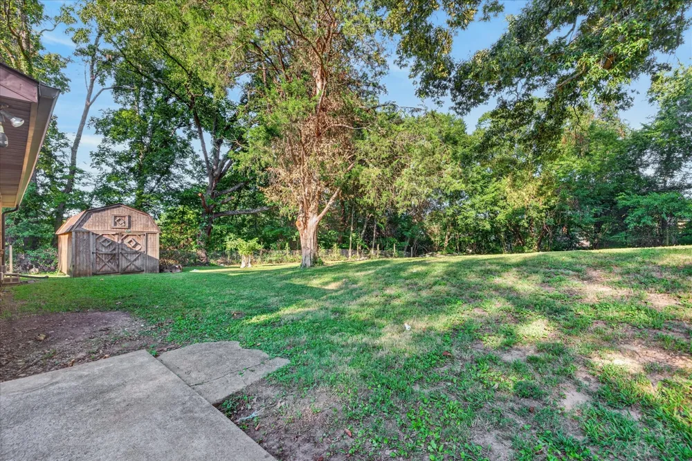 1325 Courtney Dr Clarksville, TN 37042