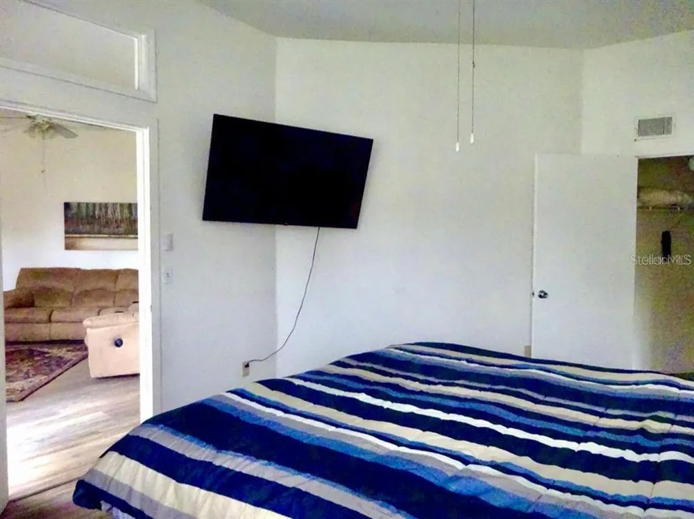 7360 WESTPOINTE BOULEVARD #127 Orlando, FL 32835