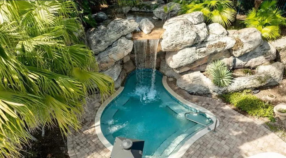 7360 WESTPOINTE BOULEVARD #127 Orlando, FL 32835