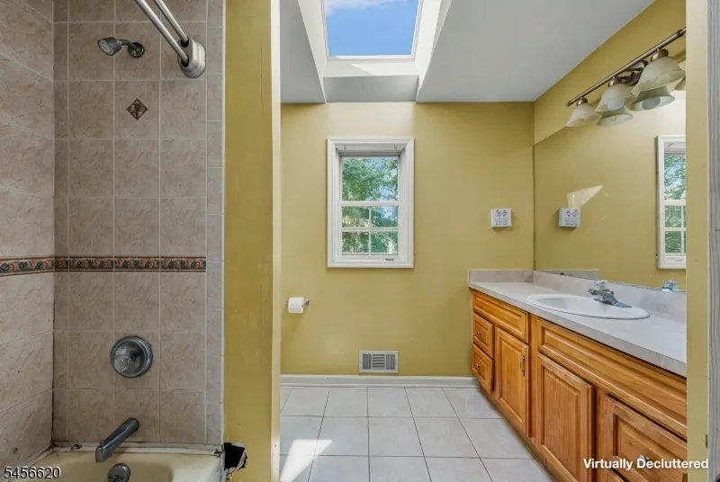 24 Swan Ln Jefferson, NJ 07849