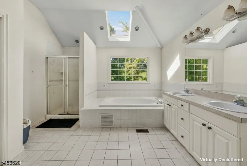 24 Swan Ln Jefferson, NJ 07849