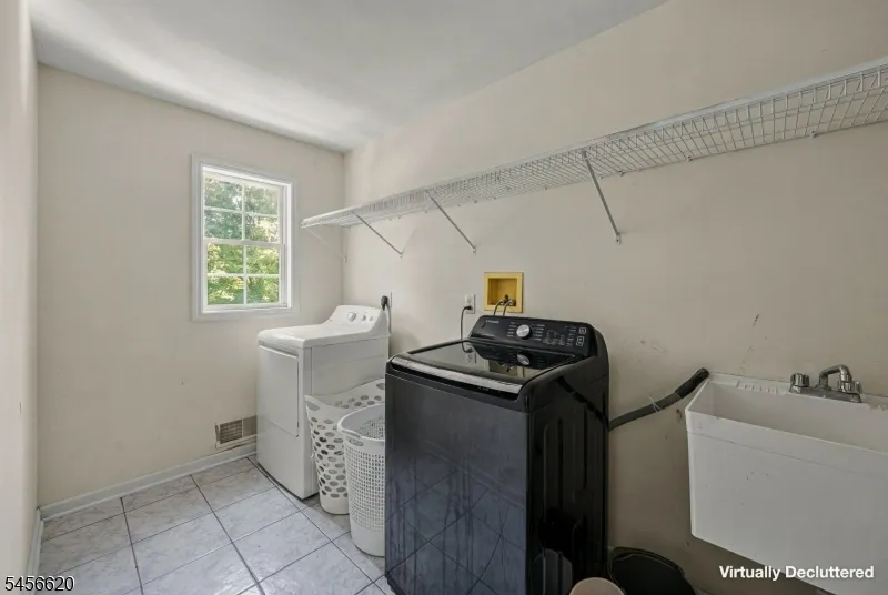 24 Swan Ln Jefferson, NJ 07849