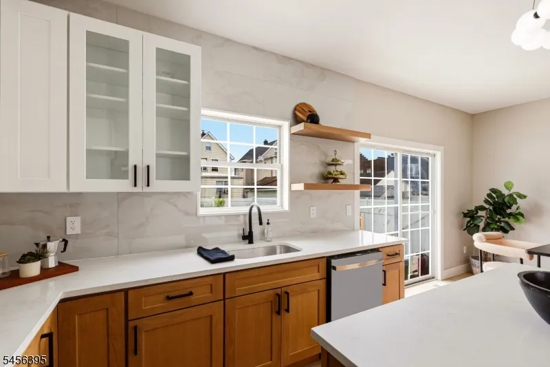 8 Somerset St Carteret, NJ 07008