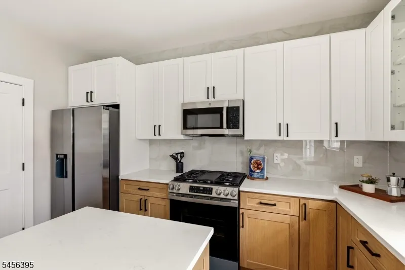 8 Somerset St Carteret, NJ 07008