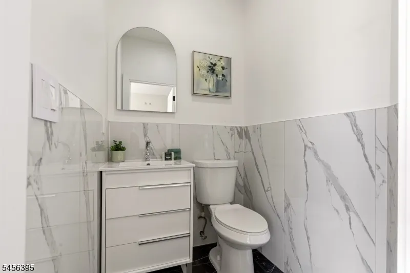 8 Somerset St Carteret, NJ 07008