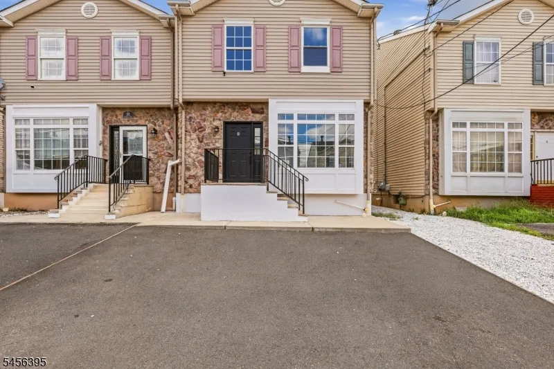 8 Somerset St Carteret, NJ 07008