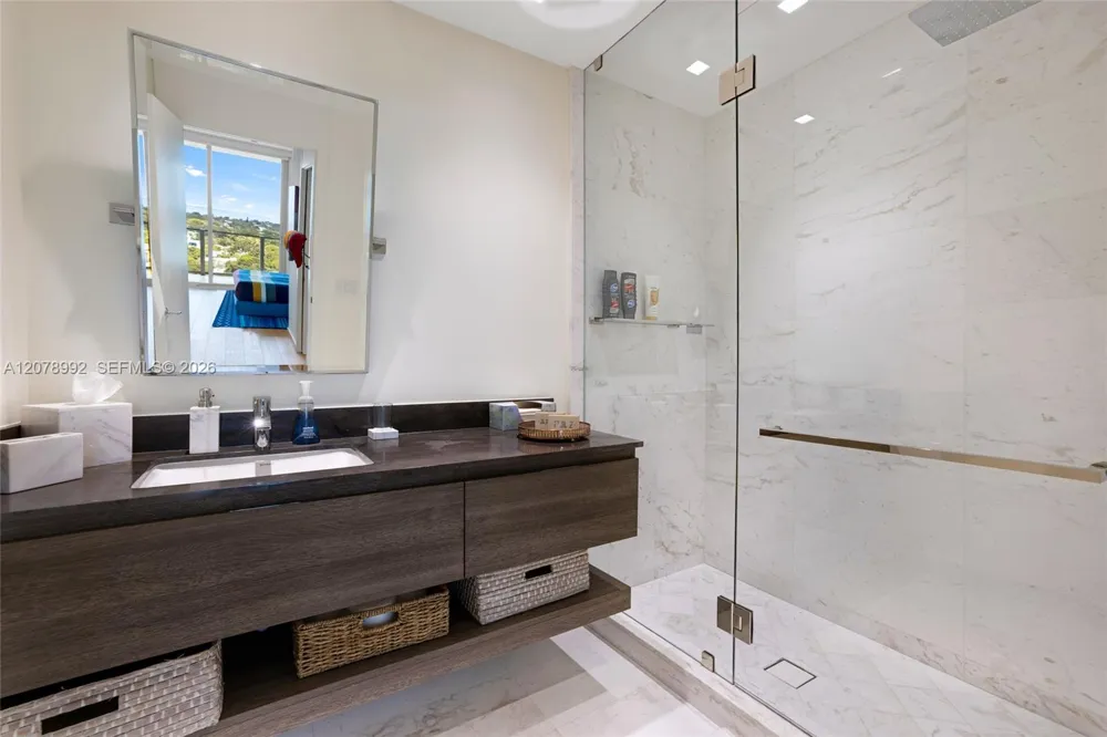 360 Ocean Dr #1102S Key Biscayne, FL 33149