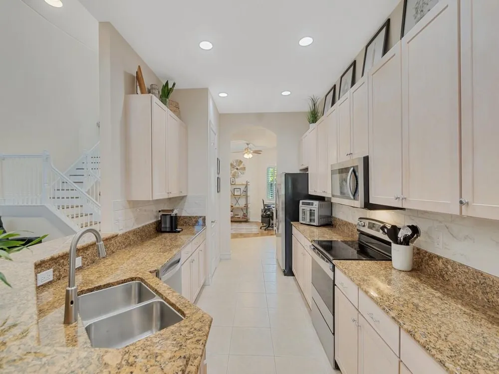 4555 BRIDGEPOINTE WAY #126 Vero Beach, FL 32967