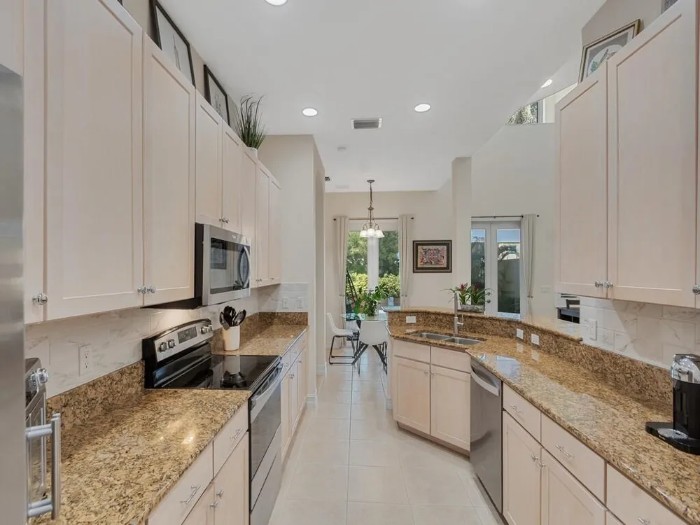 4555 BRIDGEPOINTE WAY #126 Vero Beach, FL 32967