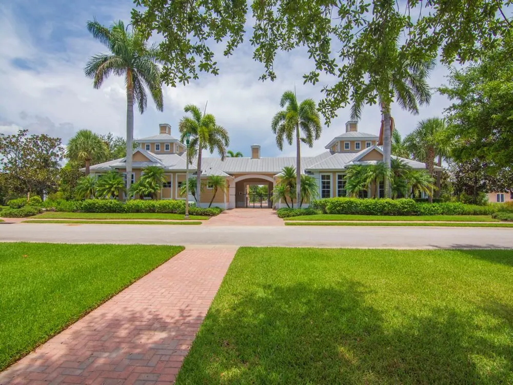 4555 BRIDGEPOINTE WAY #126 Vero Beach, FL 32967