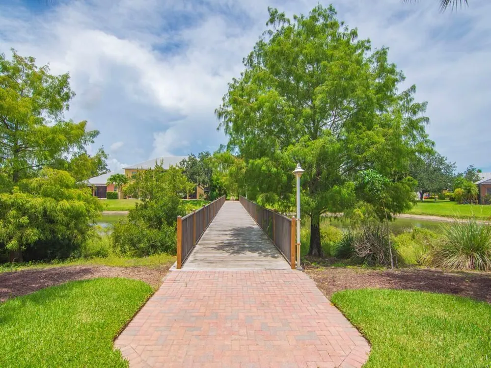 4555 BRIDGEPOINTE WAY #126 Vero Beach, FL 32967