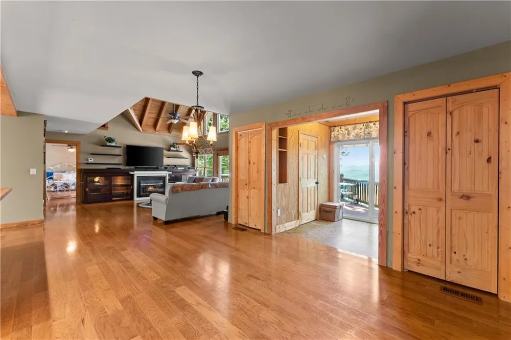 110 Yonah View Dahlonega, GA 30533