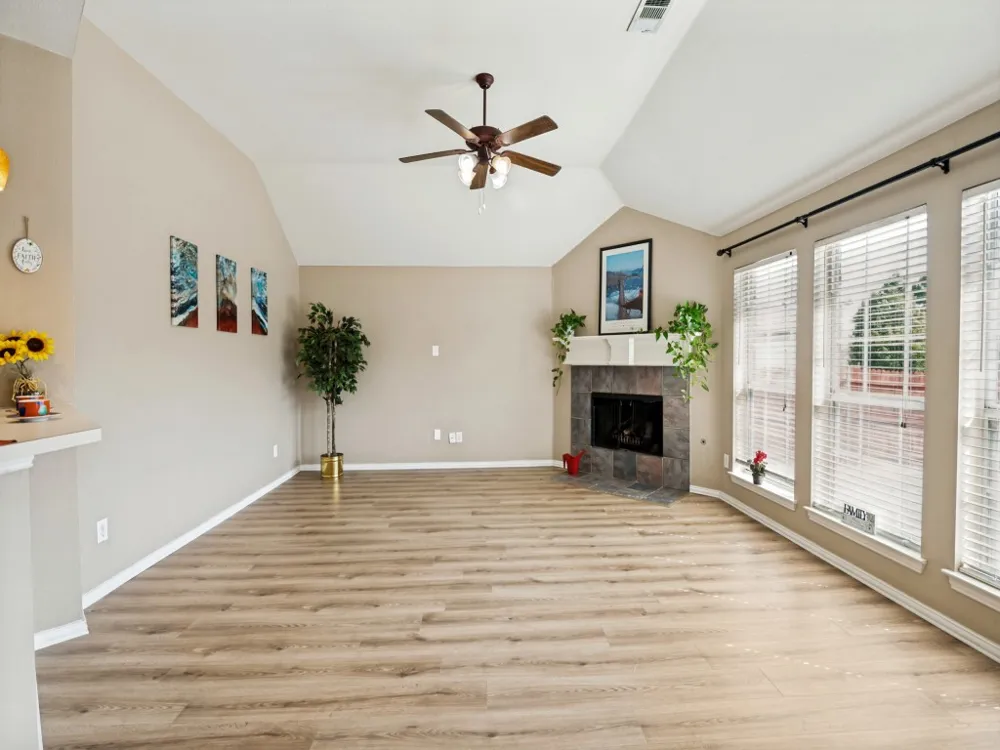 5908 Southmoor Lane The Colony, TX 75056