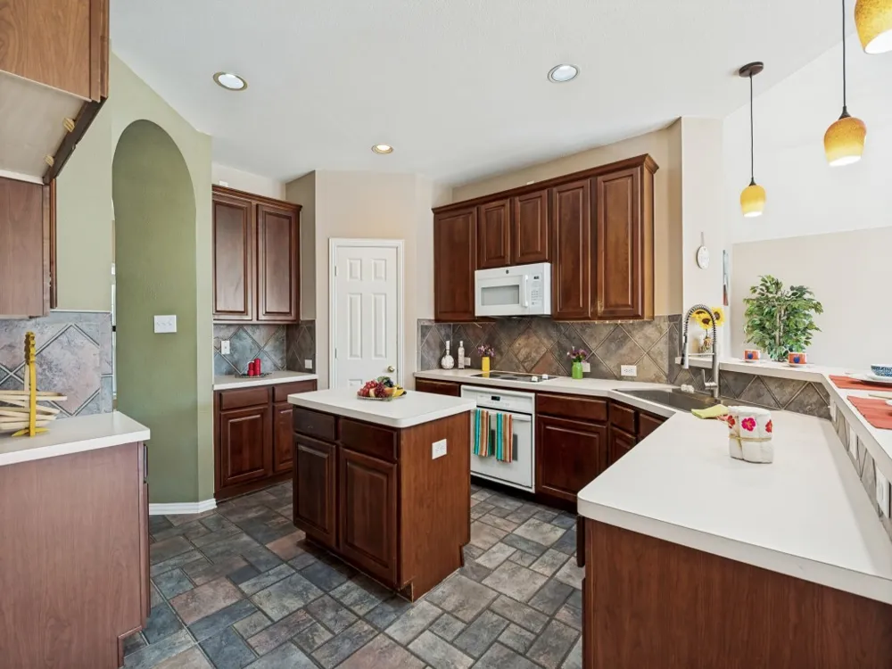 5908 Southmoor Lane The Colony, TX 75056