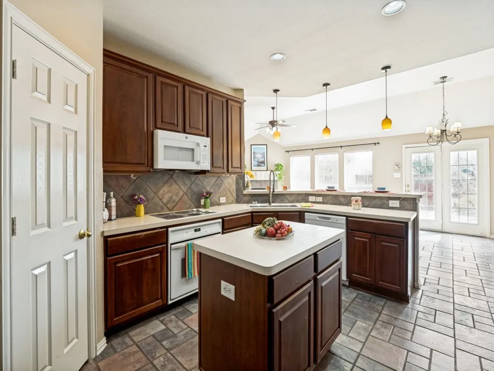 5908 Southmoor Lane The Colony, TX 75056
