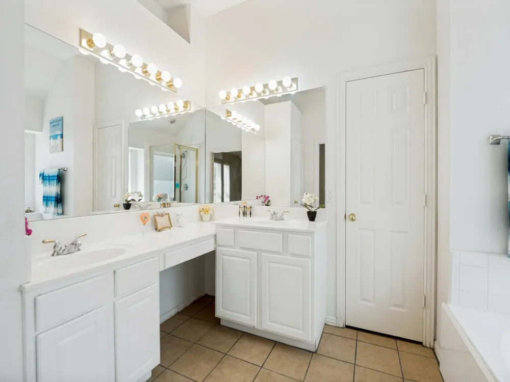 5908 Southmoor Lane The Colony, TX 75056