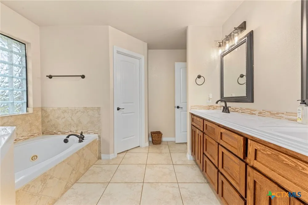 770 County Road 3371 Kempner, TX 76539
