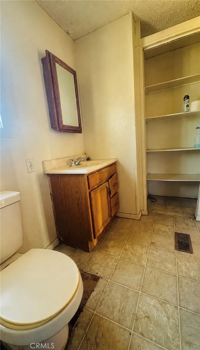 23936 Outpost Road Apple Valley, CA 92308
