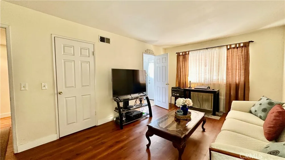 19318 Nashville Street Porter Ranch, CA 91326