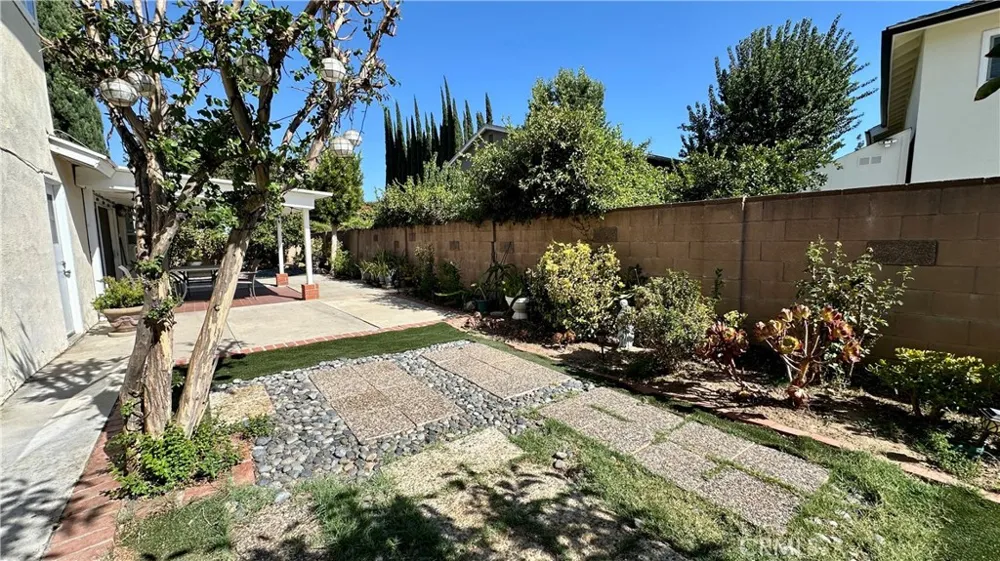 19318 Nashville Street Porter Ranch, CA 91326