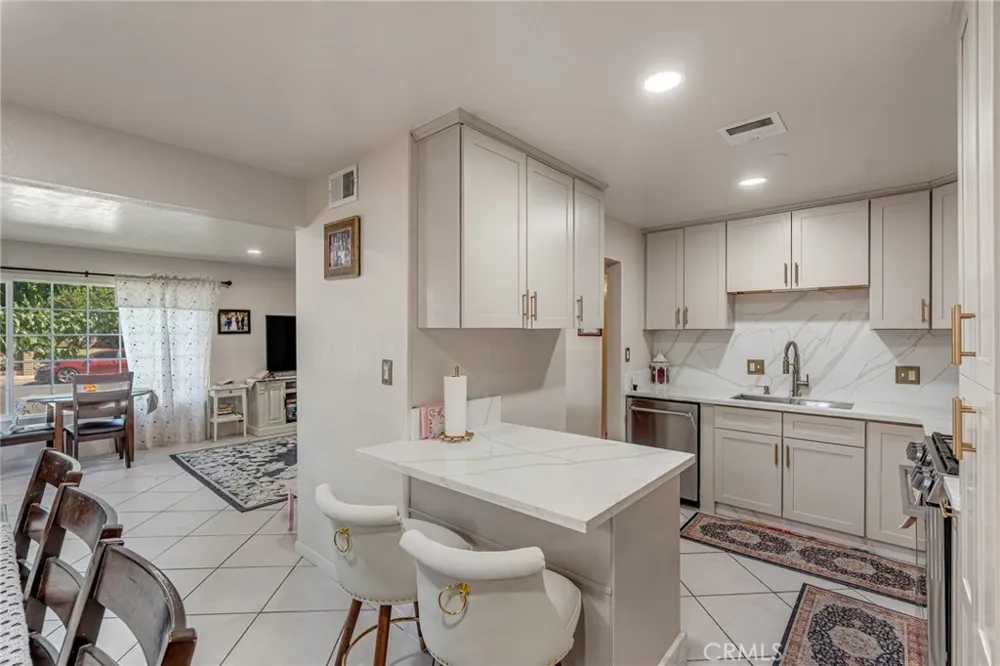 535 E Valencia Street Rialto, CA 92376