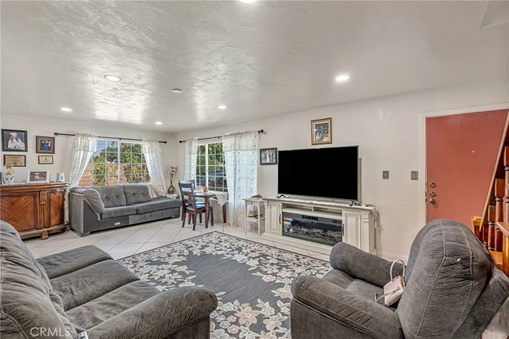 535 E Valencia Street Rialto, CA 92376