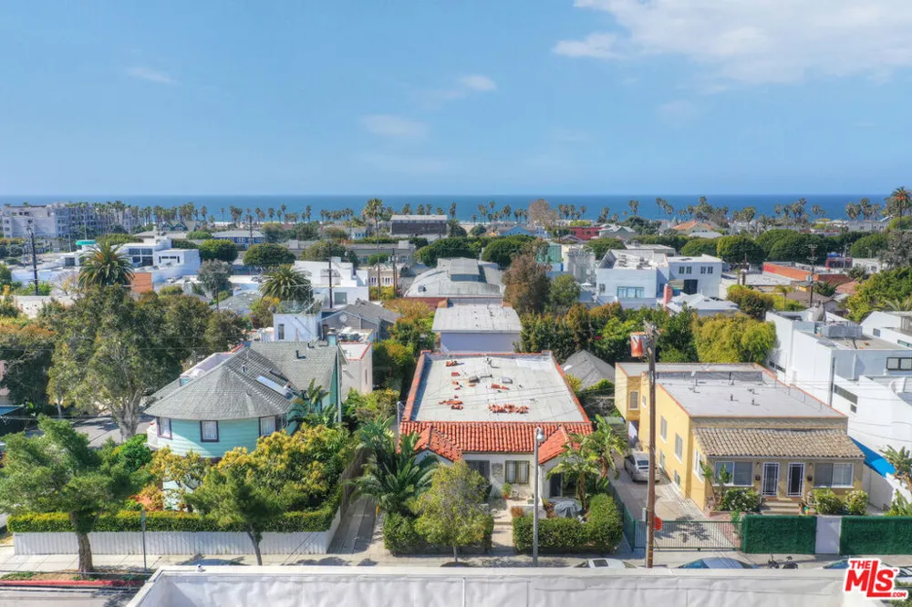 2435 3rd Street #1 Santa Monica, CA 90405