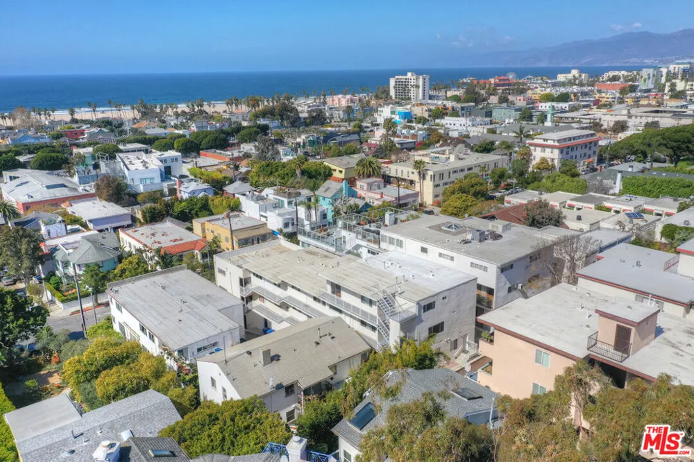 2435 3rd Street #1 Santa Monica, CA 90405