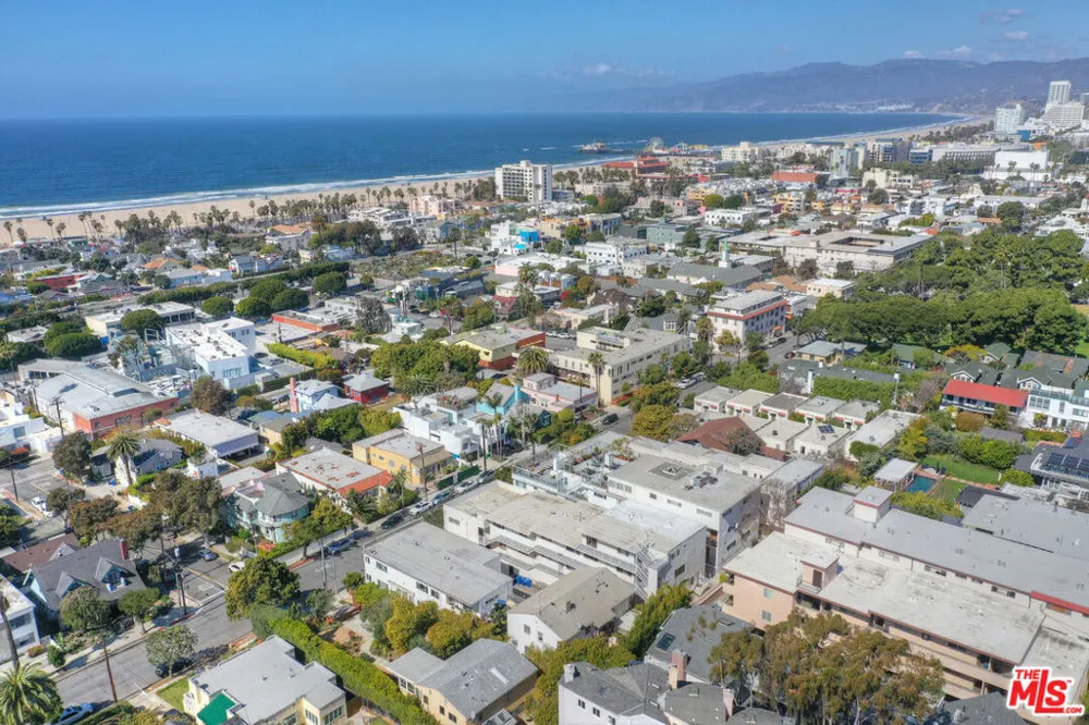2435 3rd Street #1 Santa Monica, CA 90405