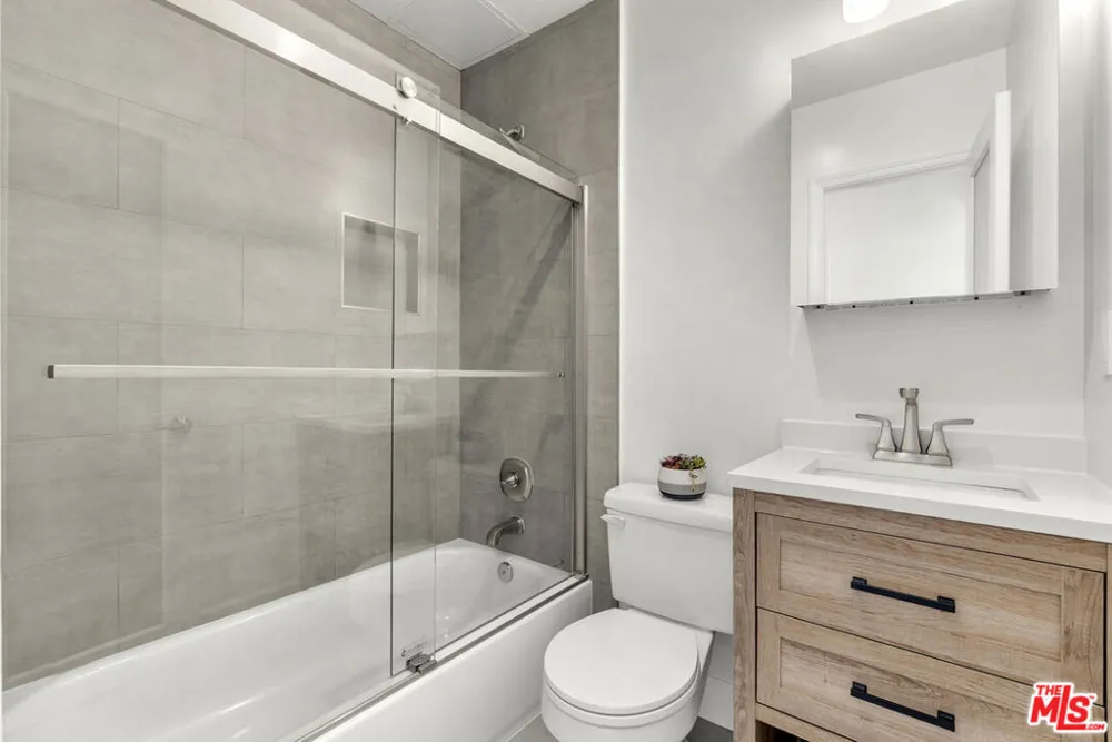 2435 3rd Street #1 Santa Monica, CA 90405