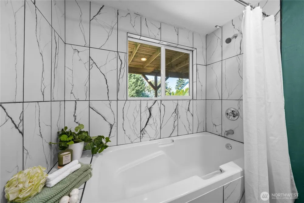 2002 S 280th Place Federal Way, WA 98003
