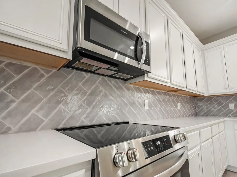 3906 QUARTZ AVENUE Orlando, FL 32826
