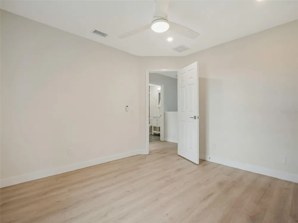 3906 QUARTZ AVENUE Orlando, FL 32826