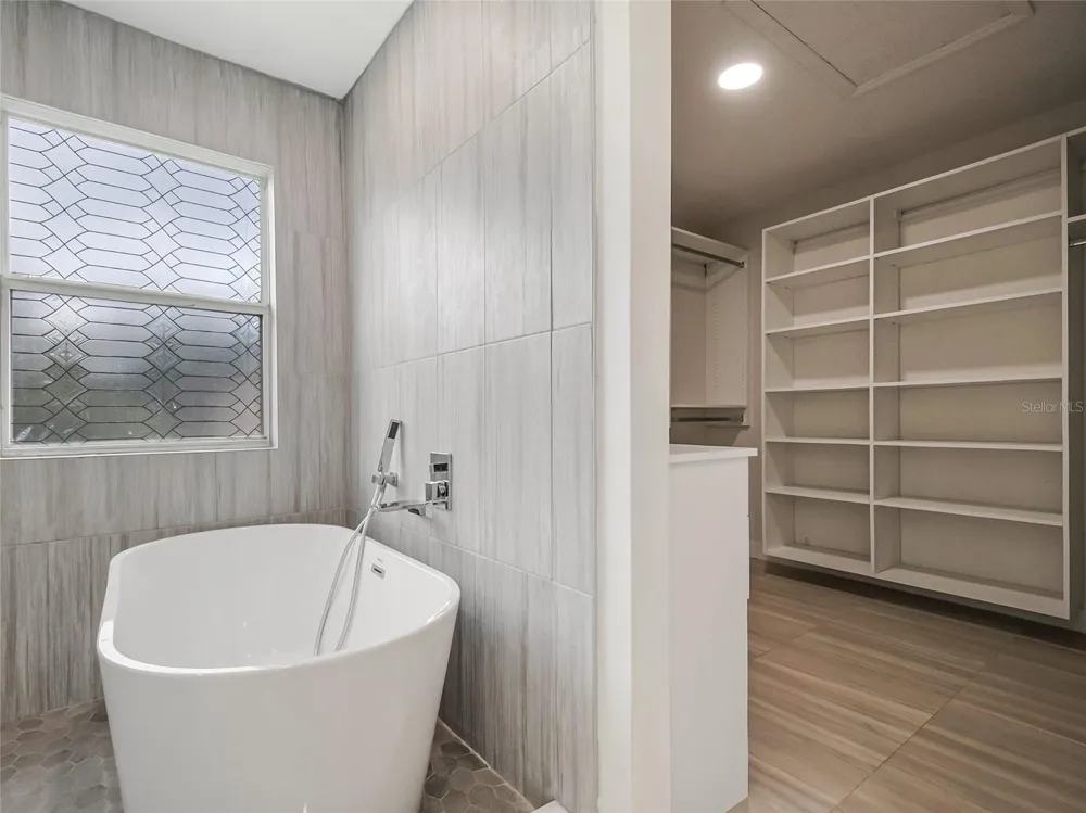 3906 QUARTZ AVENUE Orlando, FL 32826